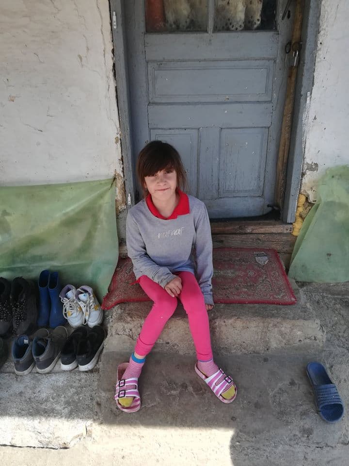 Pachete cu alimente pregătite pentru distribuție către familii vulnerabile